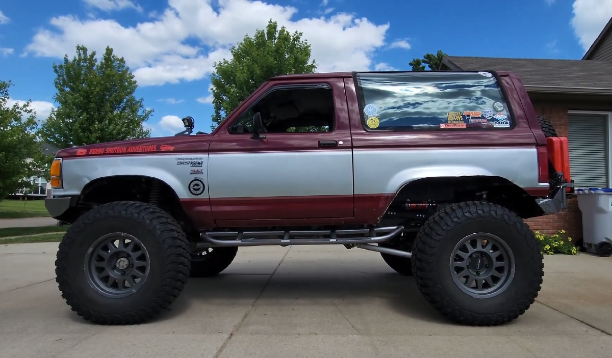 Bronco II V8-Swapped Lifted 4x4 Rockcrawler