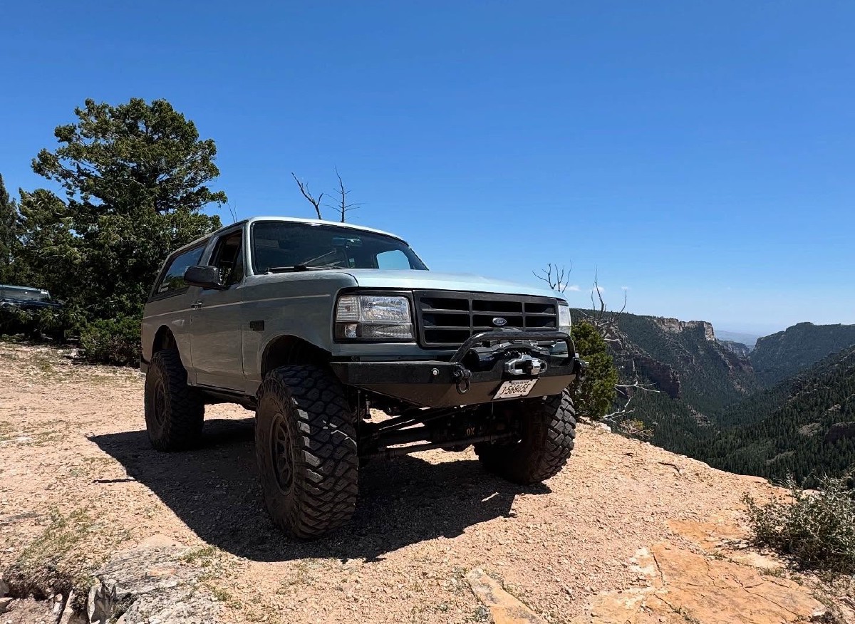 SuperBronco's 1996 Ford Bronco 7.3L Godzilla swap and SAS