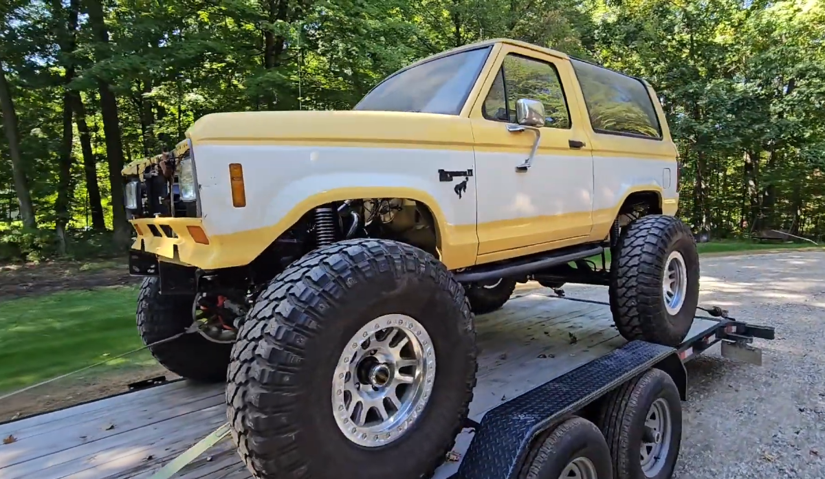 1984 Ford Bronco II with 40" Tires and 4 link suspension