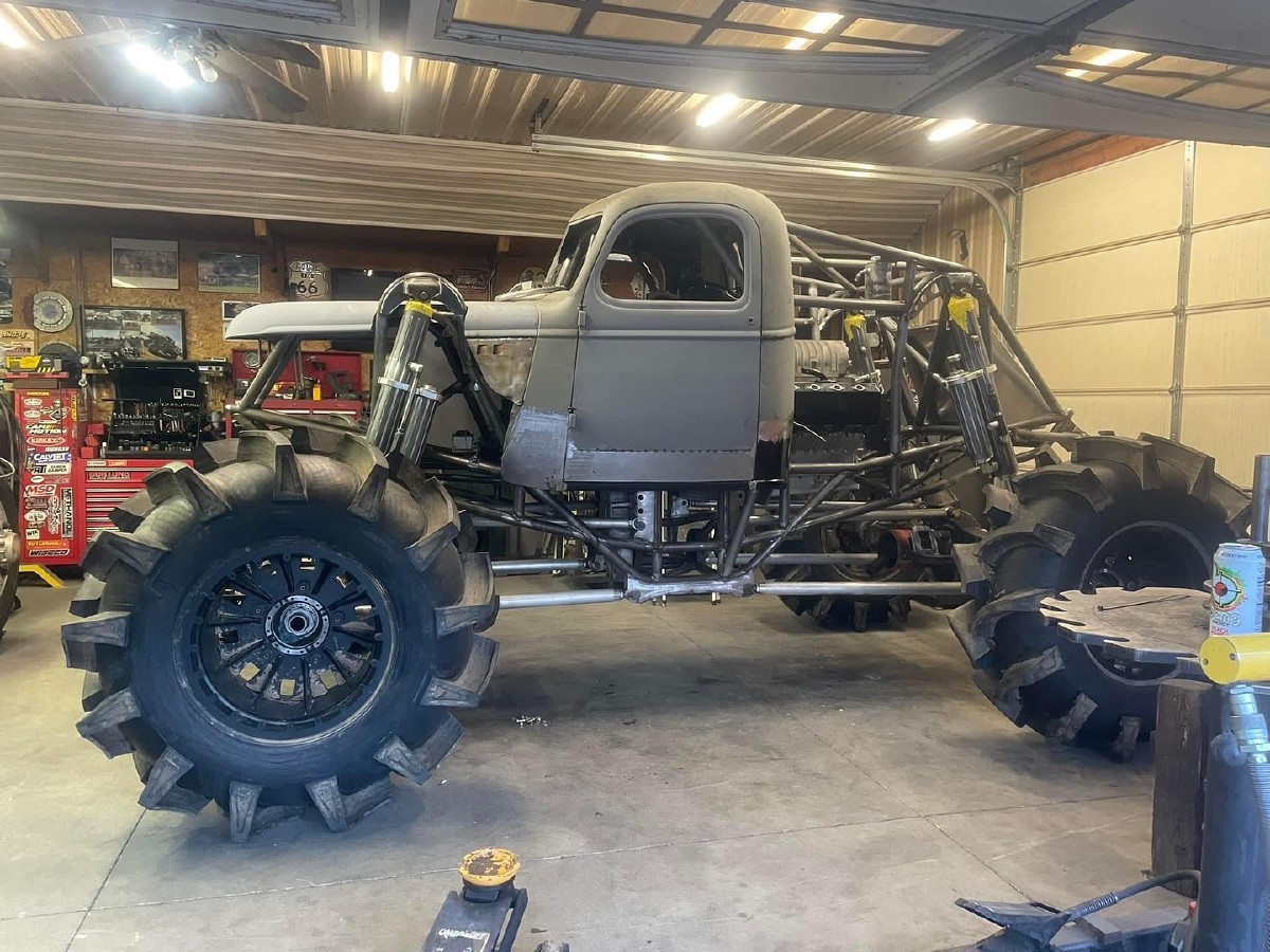 Jake Burton's mega truck built for jumping: Whiplash