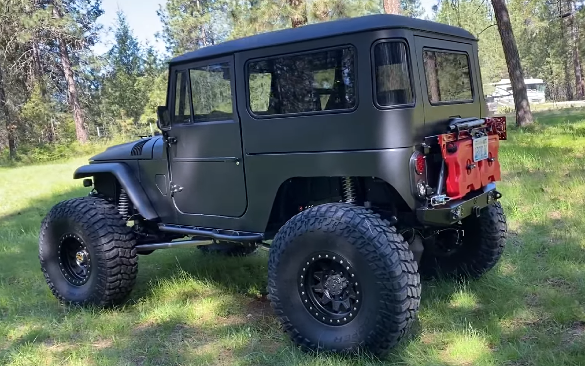 Custom 1 ton Toyota FJ40 with LS, 1 ton axles, 4L60E, and 40" tires